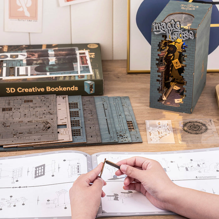 Kit di costruzione in legno Book Nook – Vicolo magico 