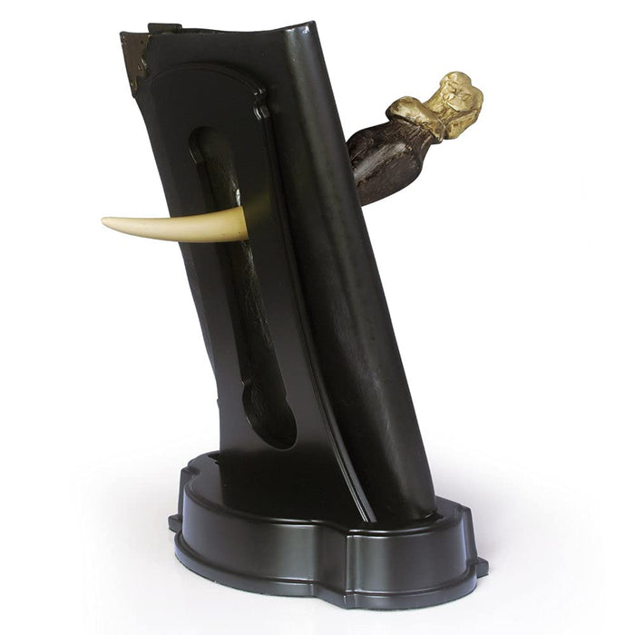 Harry Potter Tom Riddles Tagebuch mit Basiliskenzahn als Skulptur