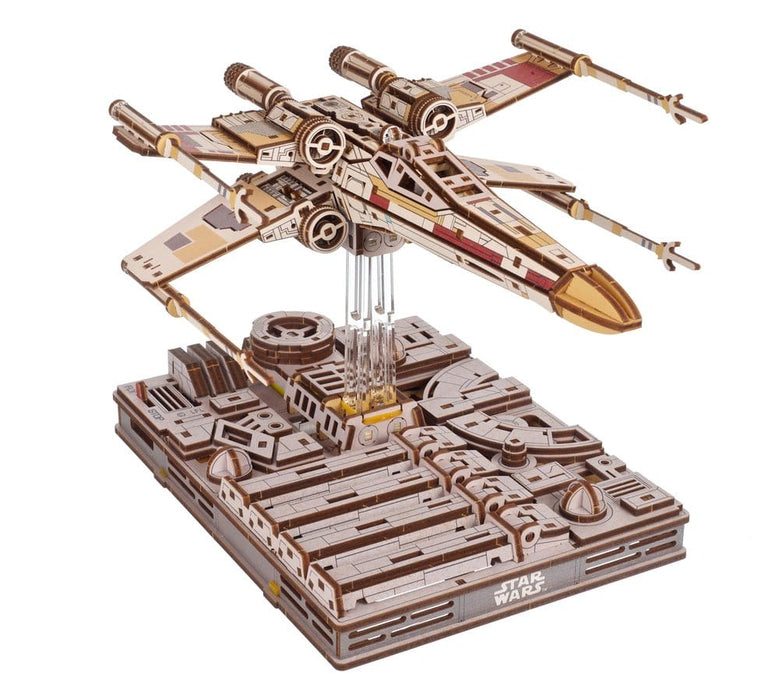 Maquette en bois Star Wars X-Wing Starfighter de Luke Skywalker