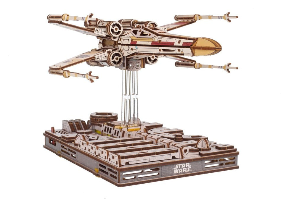 Maquette en bois Star Wars X-Wing Starfighter de Luke Skywalker