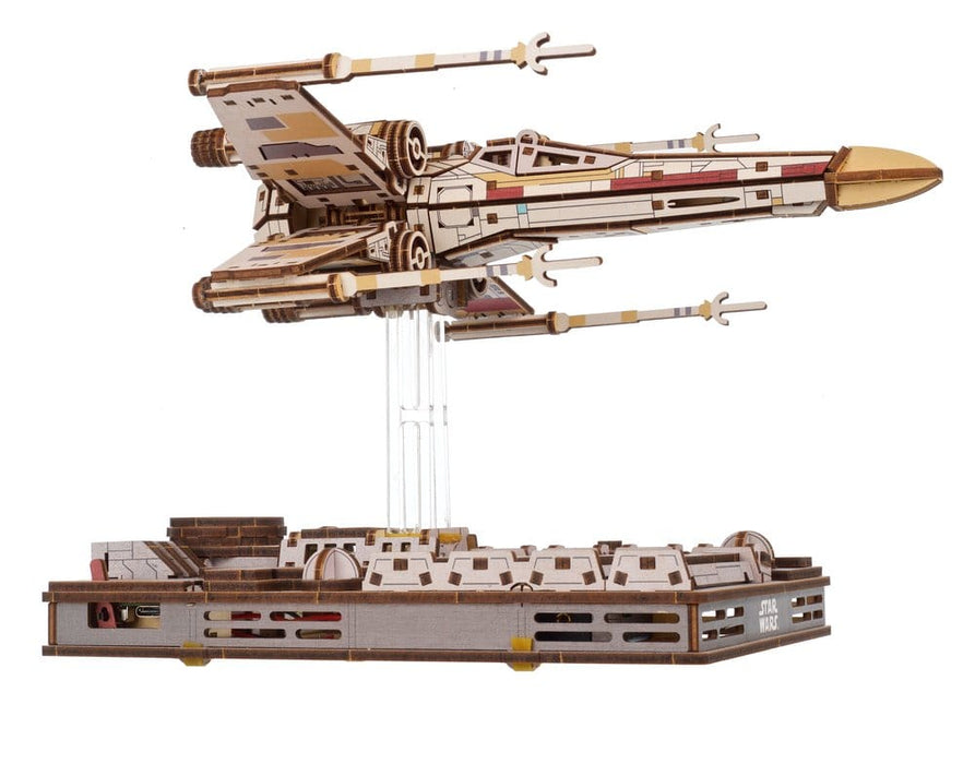 Maquette en bois Star Wars X-Wing Starfighter de Luke Skywalker